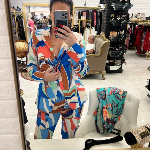 Valiant Paris - boutique in Miami colorful two piece suit - Picture 3 of 8